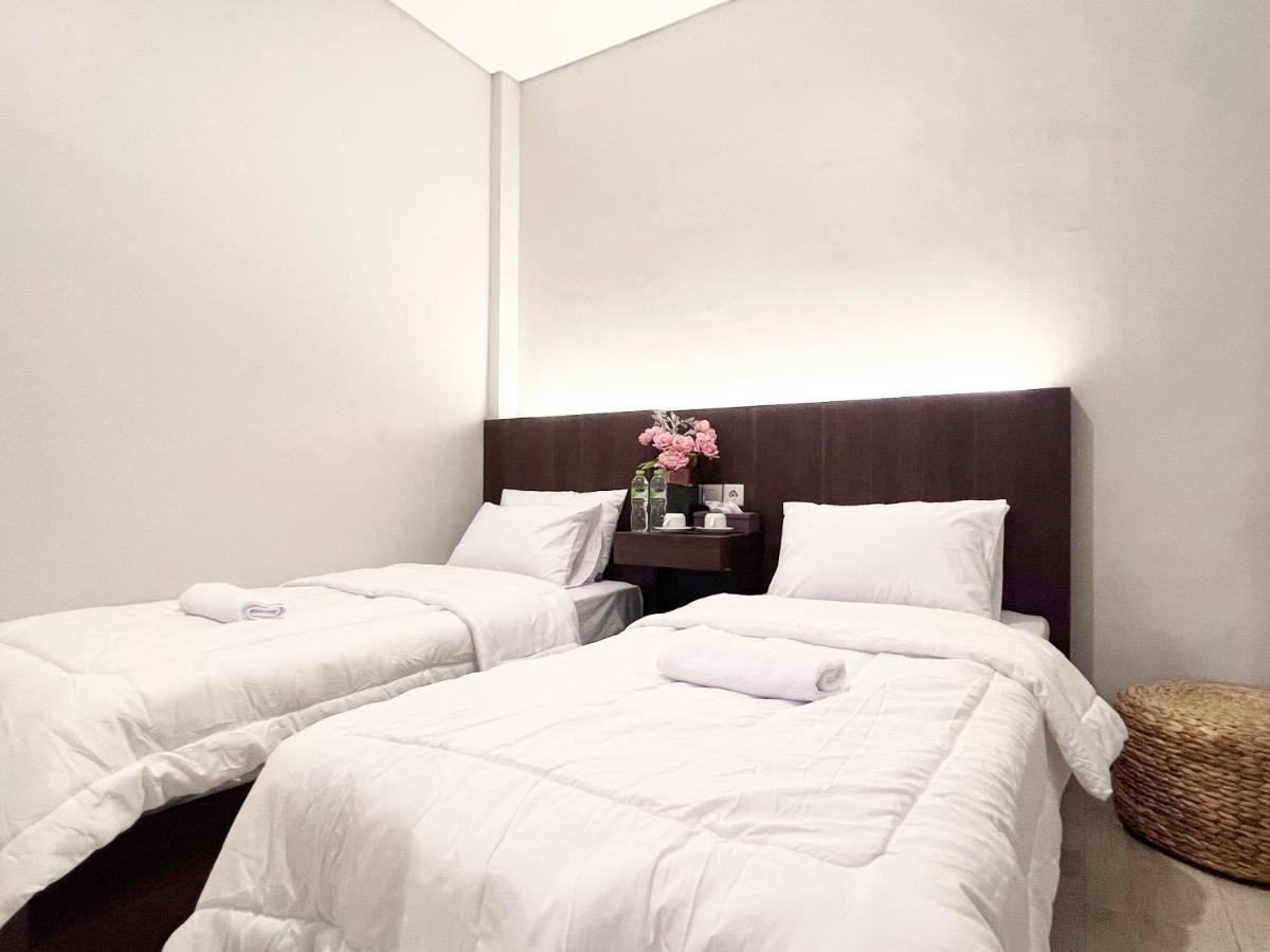 Sleep Studio Hotel City Center Surabaya Exterior photo