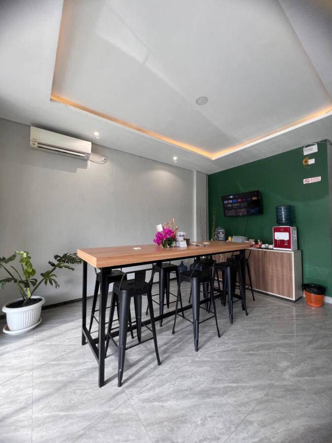 Sleep Studio Hotel City Center Surabaya Exterior photo